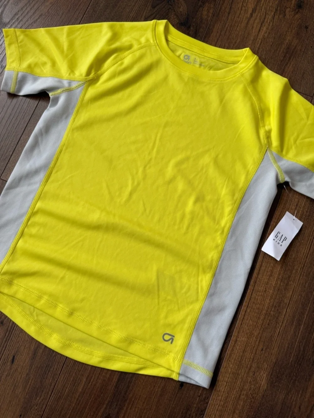 Gap Kids Gapfit Moisture-Wicking Short Sleeve Shirt, Bright Yellow Size Small